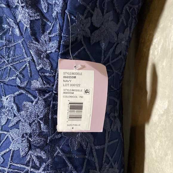 NWT JS Collections Womens Navy LaceEvening Dress Grown Size 4 (love3) - Picture 3 of 10